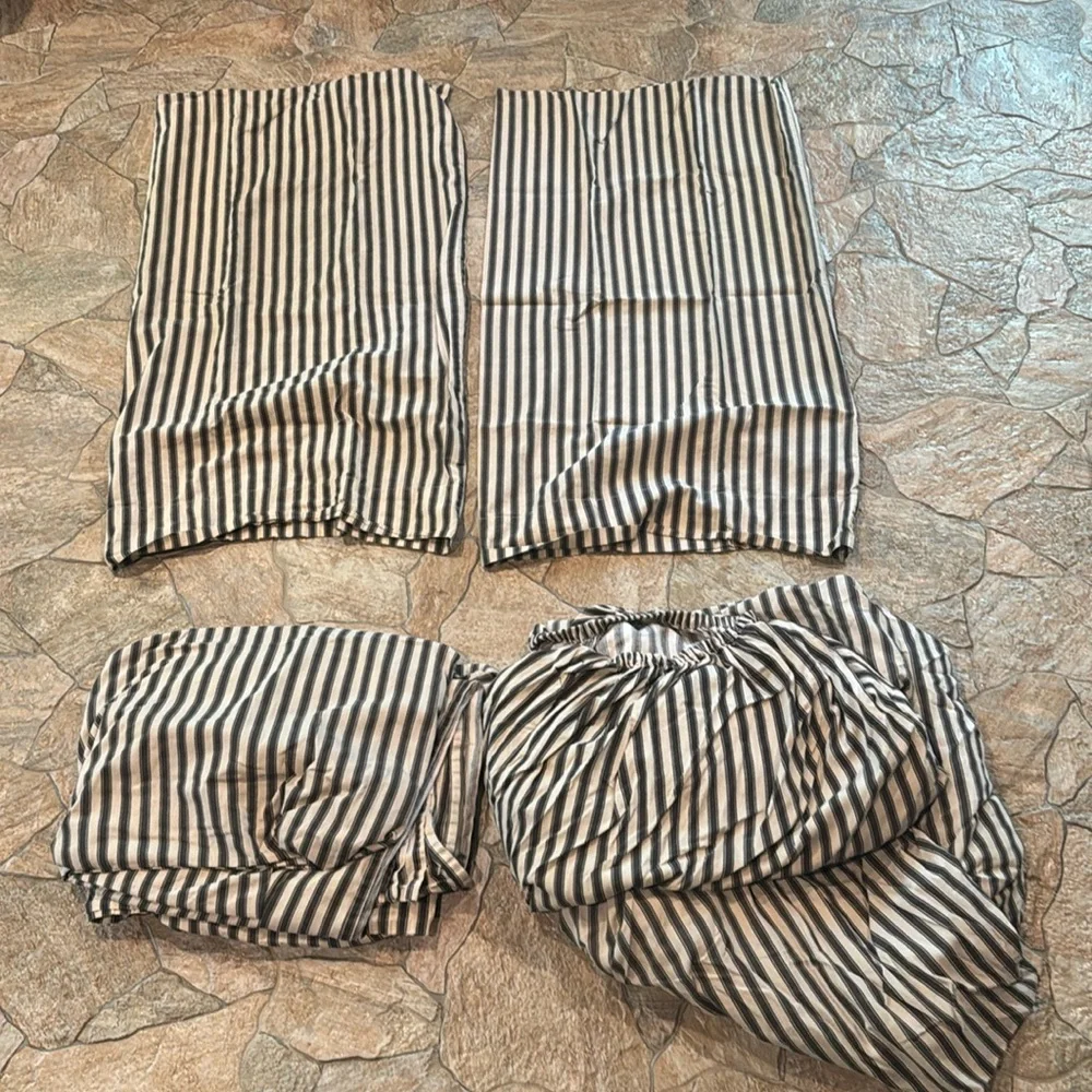 Chaps KING Stripped Blue & Beige/Light Tan Sheet Set With Pillow Cases